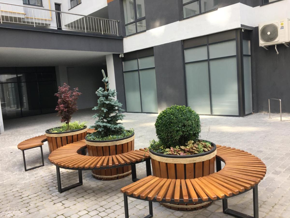 4-Room Jacuzzi Apartment Lviv Exterior foto