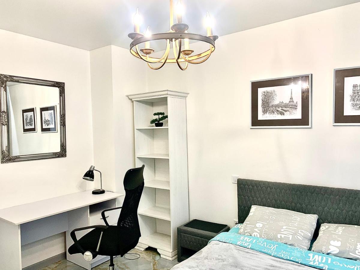 4-Room Jacuzzi Apartment Lviv Exterior foto