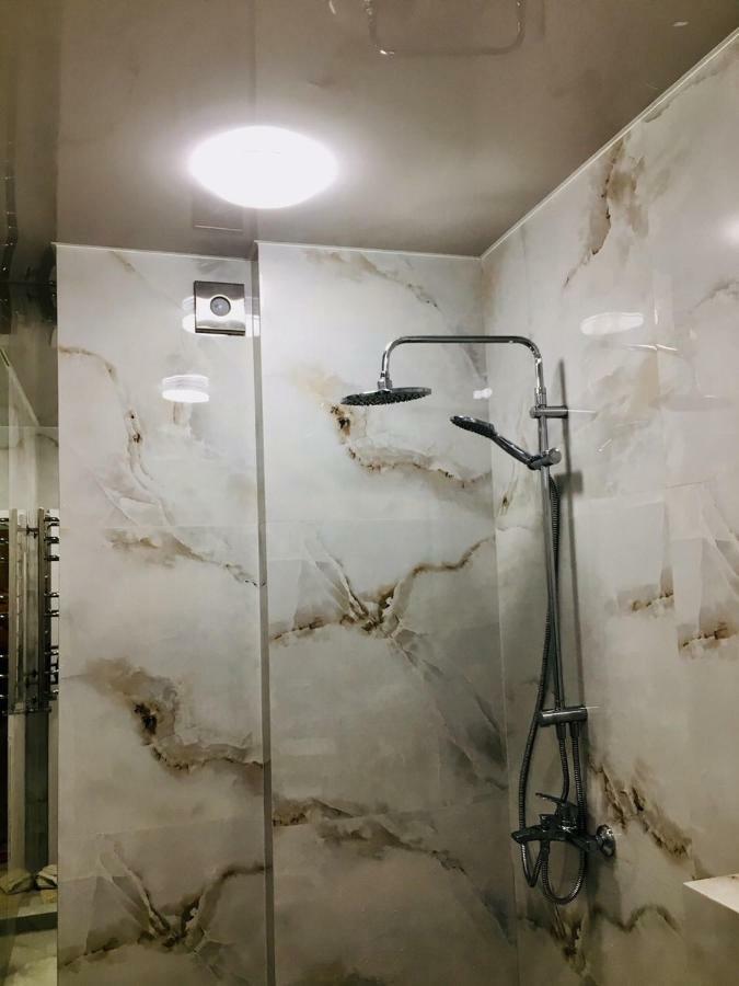 4-Room Jacuzzi Apartment Lviv Exterior foto