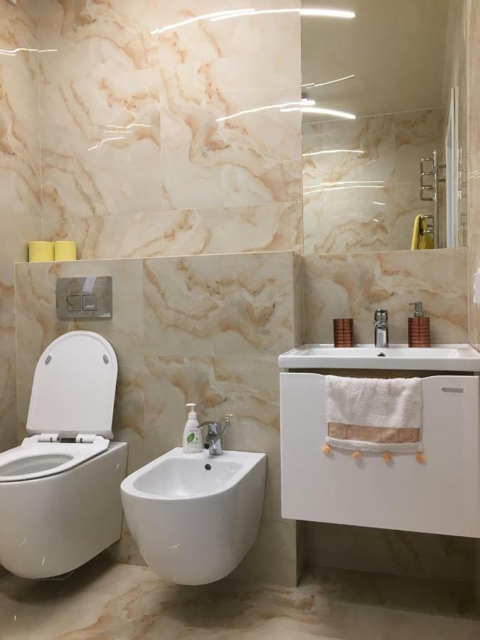 4-Room Jacuzzi Apartment Lviv Exterior foto