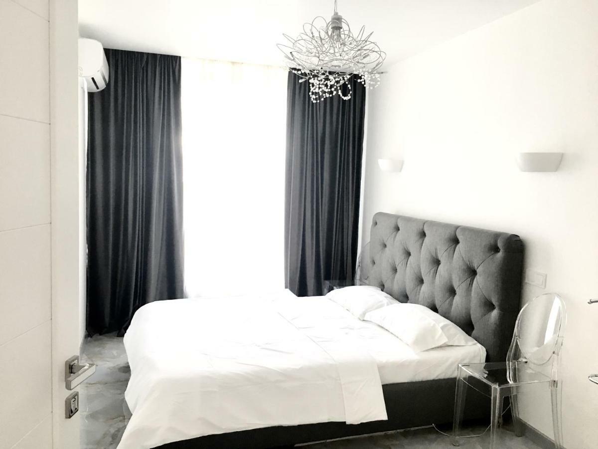 4-Room Jacuzzi Apartment Lviv Exterior foto