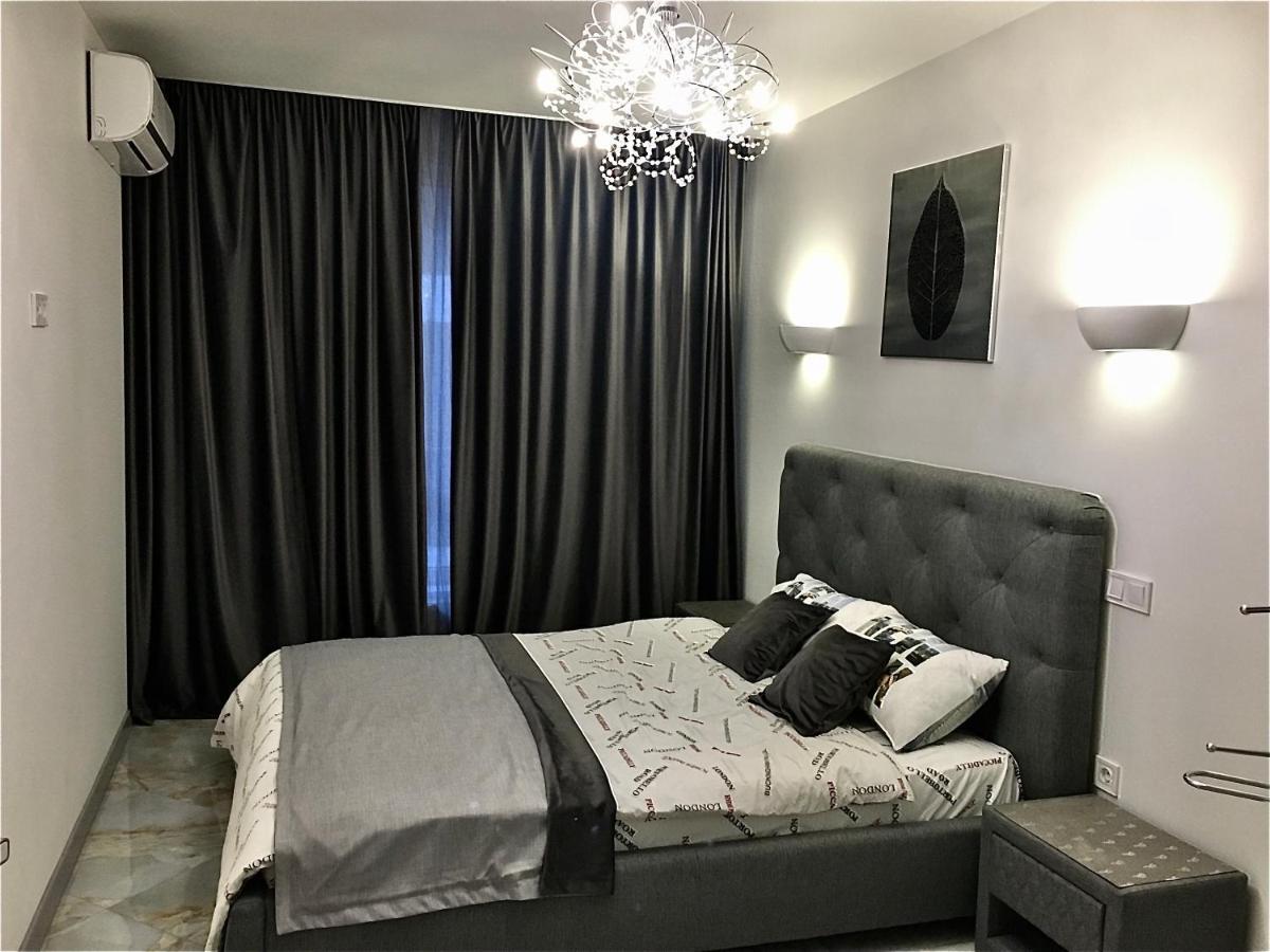 4-Room Jacuzzi Apartment Lviv Exterior foto